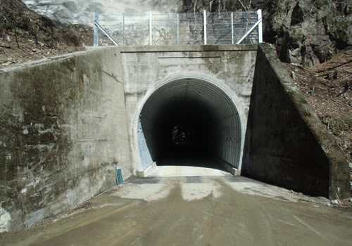 トンネル修繕工事完成の状況	の写真